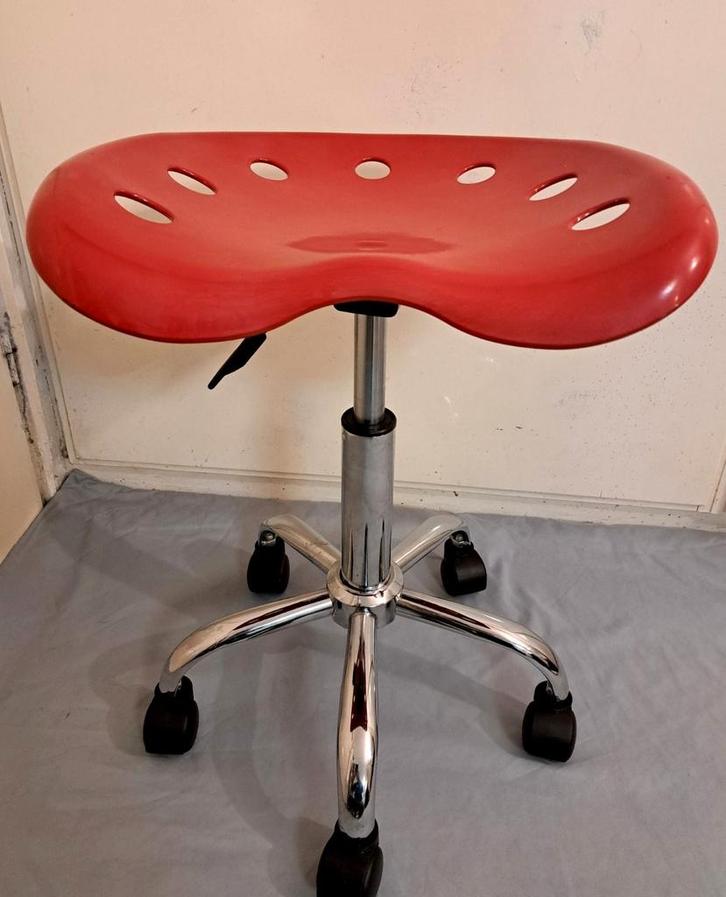 Modern kruk Trekkerstoel en chromen 
Met 360 draaibaar., Huis en Inrichting, Krukjes, Zo goed als nieuw, Hout, Ophalen