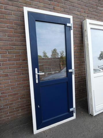 Kunststof deuren met kozijn (89 cm x 213,5 cm) BxH beschikbaar voor biedingen