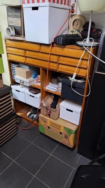 Vintage (laden) kast meubel beschikbaar voor biedingen