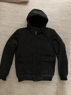 Zwarte winterjas cars 16, Kinderen en Baby's, Kinderkleding | Maat 170, Ophalen of Verzenden, Zo goed als nieuw, Jongen, Jas