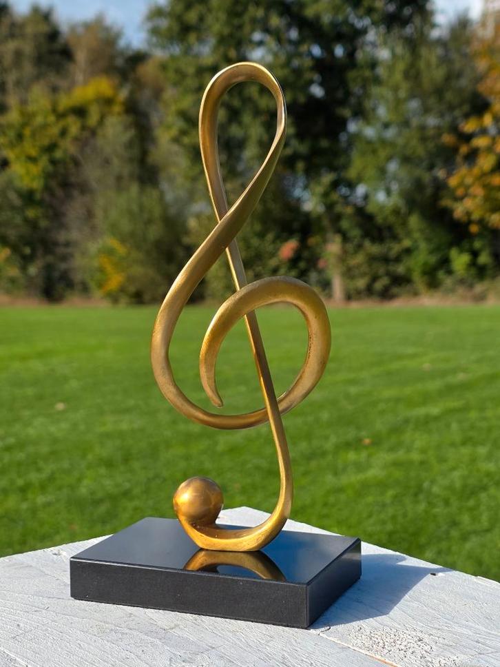 SOLSLEUTEL / Bronzen beeld op marmeren voet, Antiek en Kunst, Kunst | Beelden en Houtsnijwerken, Ophalen of Verzenden