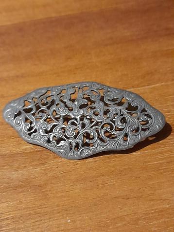 Antieke Hand Uitgezaagde Broch beschikbaar voor biedingen