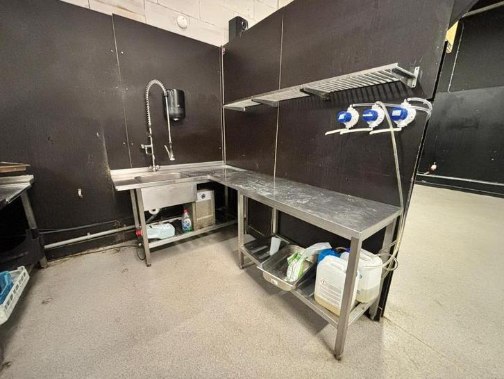 In- en uitvoer tafel met wasbak en kraan, Zakelijke goederen, Horeca | Keukenapparatuur, RVS Meubilair, Gebruikt, Ophalen
