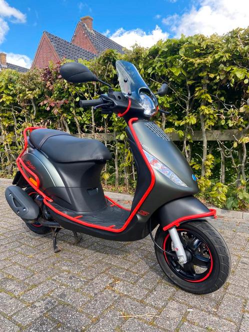 Piaggio Zip 2022 IGET Geel kenteken, Fietsen en Brommers, Scooters | Piaggio, Zo goed als nieuw, Zip, Maximaal 45 km/u, Benzine