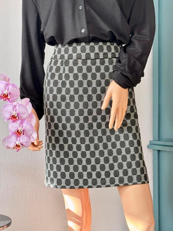 MANGUUN rokje maat 40 - zwart - wit - rondjes, Kleding | Dames, Rokken, Zo goed als nieuw, Maat 38/40 (M), Zwart, Boven de knie