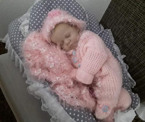 Reborn baby cuddle, Verzamelen, Poppen, Zo goed als nieuw, Babypop, Levensecht of Reborn, Ophalen of Verzenden