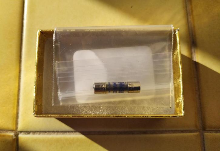 Audio Magic Ultimate Premier Beeswax 5x20 8A Fuse, Audio, Tv en Foto, Stereo-sets, Zo goed als nieuw, Cd-speler, Speakers, Overige merken