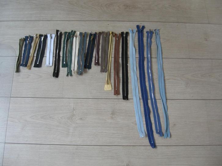 20 metalen ritsen €10.00 Nw zgan verschil lengte 15 - 55 cm., Hobby en Vrije tijd, Naaien en Fournituren, Zo goed als nieuw, Rits of Sluiting