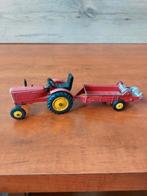 MASSEY HARRIS TREKKER MET MESTSTROOIER, Ophalen of Verzenden, Gebruikt, Tractor of Landbouw, Dinky Toys