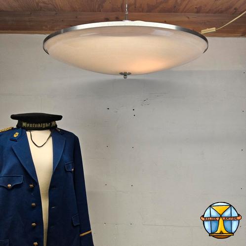 Grote vintage bauhaus stijl hanglamp kunststof (dia: 84cm), Huis en Inrichting, Lampen | Hanglampen, Zo goed als nieuw, Minder dan 50 cm
