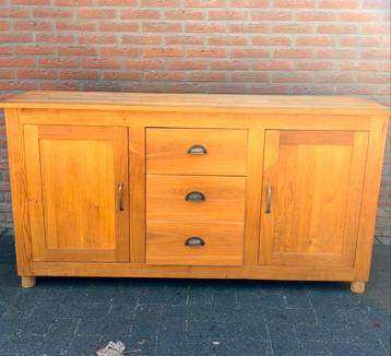 Eikenhouten dressoir beschikbaar voor biedingen