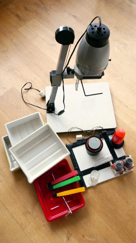 Lucky zwart-wit vergroter en donker kamer set, Audio, Tv en Foto, Fotografie | Doka Toebehoren, Gebruikt, Complete dokaset, Draagbaar