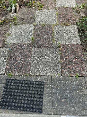 Gratis tuintegels 90m2 beschikbaar voor biedingen