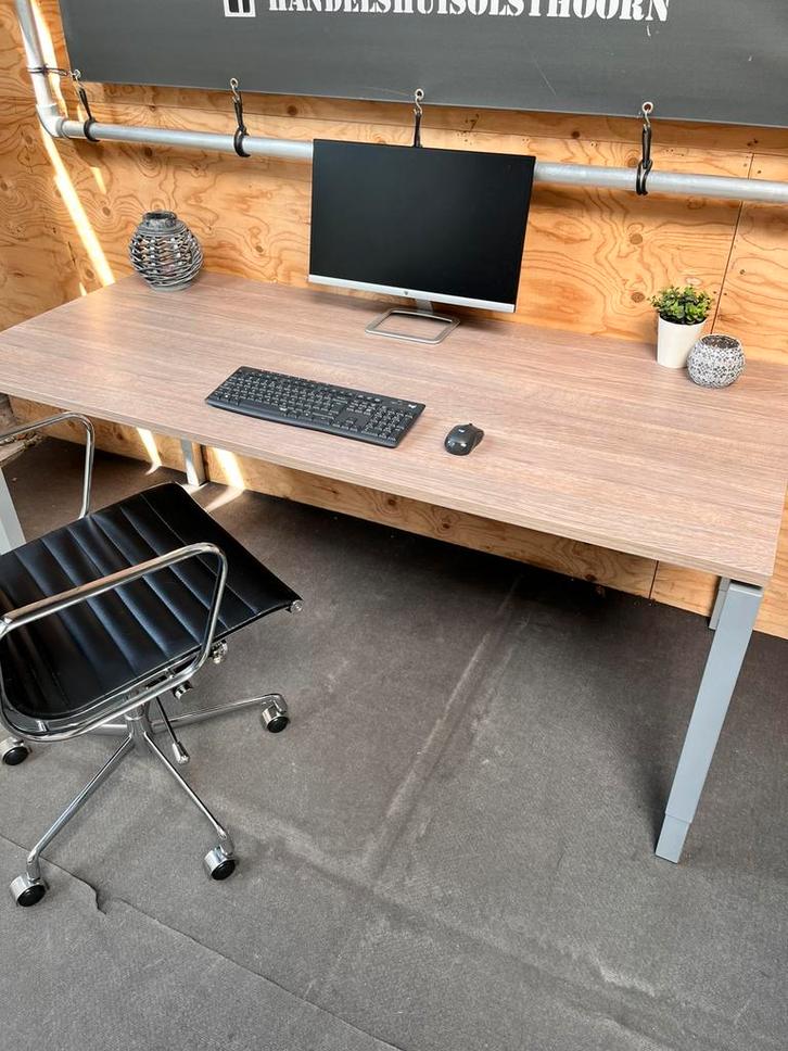 Keurig bureau (180/80 cm), Huis en Inrichting, Bureaus, Zo goed als nieuw, Bureau, Ophalen