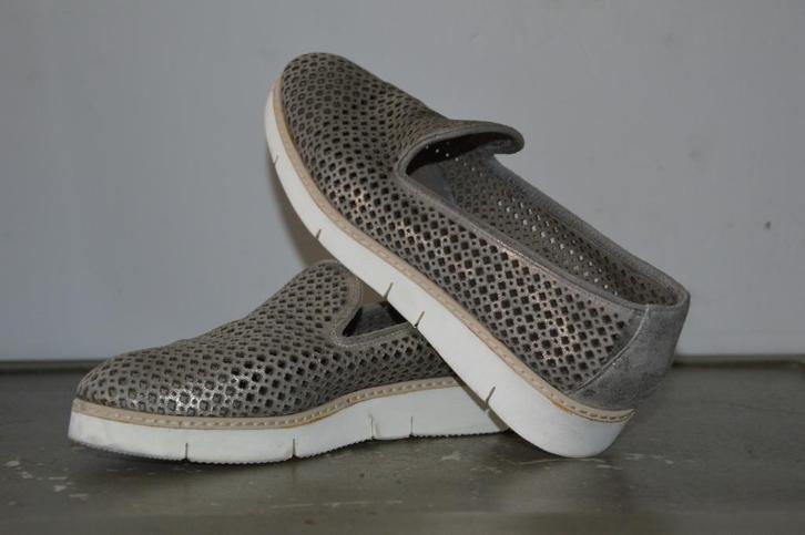 Zilverkleurige/Taupe marine loafers in maat 37., Kleding | Dames, Schoenen, Zo goed als nieuw, Instappers, Overige kleuren, Verzenden