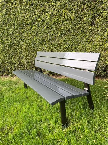 Opgeknapte tuinbank | Metalen onderstel | Hardhouten zitting beschikbaar voor biedingen