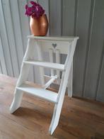 Brocante ladder sierladder wit meubel kastje, Doe-het-zelf en Verbouw, Ladder, Zo goed als nieuw, Ophalen