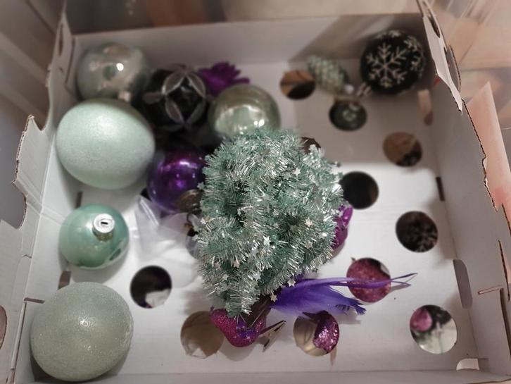 Japansachtig zacht groenige, zilveren, zwarte kerstballen, Diversen, Kerst, Ophalen