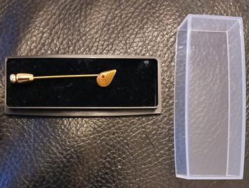 Rode Kruis speld, Koninklijke Regeer. beschikbaar voor biedingen