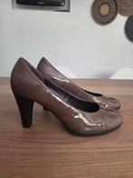 Zeer comfortabele khaki groene lak pumps van Gabor maat 40, Pumps, Gabor, Ophalen of Verzenden, Zo goed als nieuw