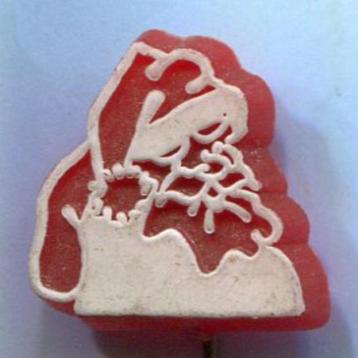 Kerstman wit op rood plastic speldje ( P_128 ) beschikbaar voor biedingen