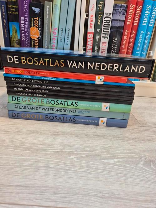 10x Bosatlas verzameling oa voedsel veiligheid watersnood, Boeken, Atlassen en Landkaarten, Zo goed als nieuw, Bosatlas, Wereld