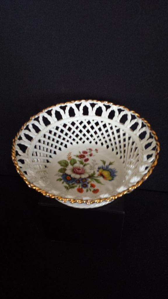 BONBON Schaaltje / Mandje - Opengewerkt Porselein Ø 14 cm., Antiek en Kunst, Antiek | Porselein, Ophalen of Verzenden