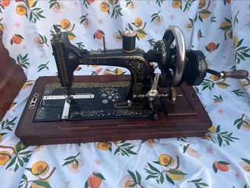 Antieke Electra naaimachine beschikbaar voor biedingen