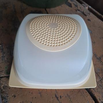 Tupperware kaasdoos beschikbaar voor biedingen