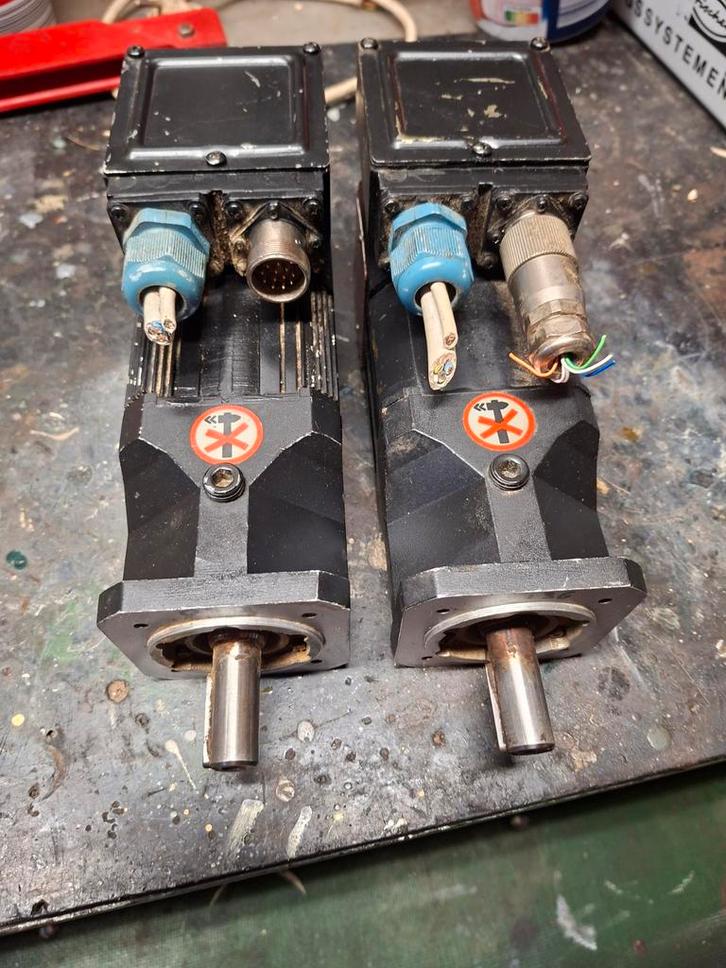 ABB Servomotoren ASTI - Set van 2, Hobby en Vrije tijd, Elektronica-componenten, Ophalen