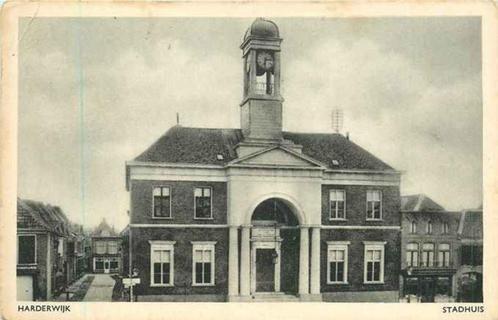 (301-088-017) Harderwijk Stadhuis, Verzamelen, Ansichtkaarten | Nederland, Gelderland, Verzenden