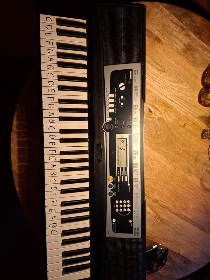 Yamaha Keyboard - Ideaal voor beginners!, Muziek en Instrumenten, Keyboards, Gebruikt, 61 toetsen, Yamaha, Aanslaggevoelig, Midi-aansluiting