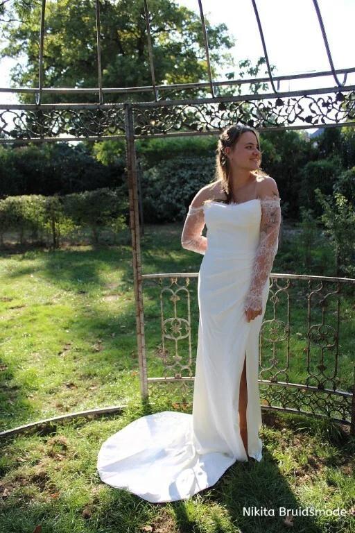 Elegante trouwjurk met kant en split - Maat 40, Kleding | Dames, Trouwkleding en Trouwaccessoires, Nieuw, Trouwjurk, Wit, Ophalen