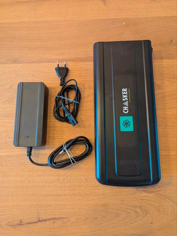 Sparta / Batavus B400 fietsaccu met oplader (zgan), Fietsen en Brommers, Fietsaccessoires | Fietsaccu's, Zo goed als nieuw, Ophalen of Verzenden