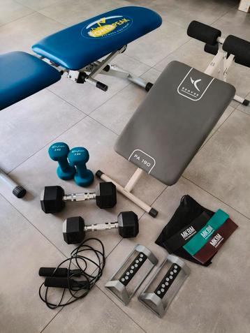 Fitness bankjes, gewichten en diverse. Deels nieuw  beschikbaar voor biedingen