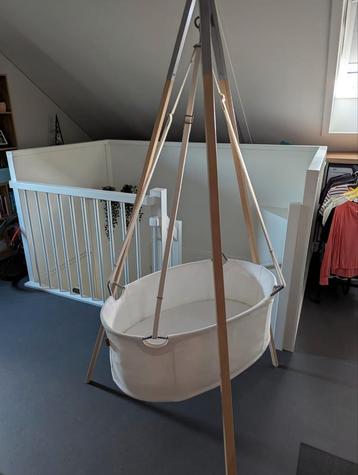 Leander hangwieg, incl. driepoot, matrasje en hemeltje beschikbaar voor biedingen