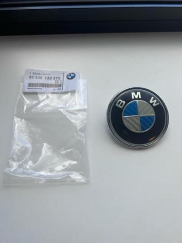 BMW embleem logo 74mm carbon blauw wit achterkant kofferbak