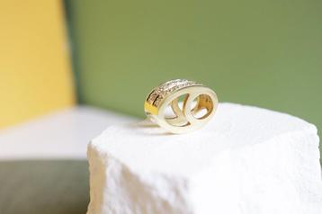 14 Karaat Gouden Hanger Ovaal met Diamanten beschikbaar voor biedingen