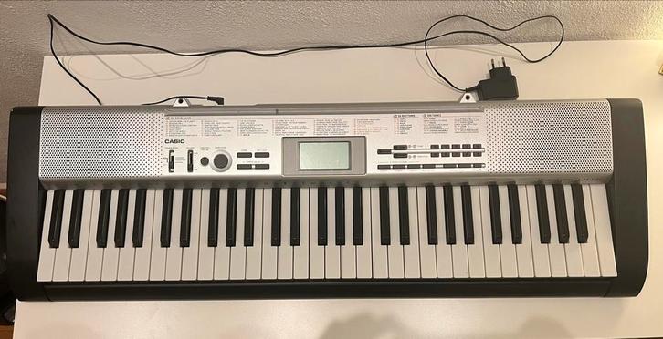 Casio LK-130 Keyboard met Verlichte Toetsen, Muziek en Instrumenten, Keyboards, Gebruikt, 61 toetsen, Casio, Ophalen