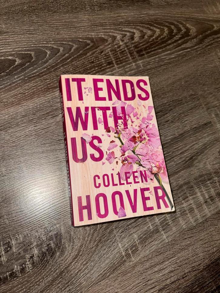 It Ends With Us - Colleen Hoover (Engels), Boeken, Romans, Zo goed als nieuw, Wereld overig, Ophalen of Verzenden