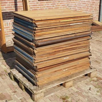 Partij Lundia houten stelling legborden staanders beschikbaar voor biedingen