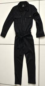 Jumpsuit zwart grijs gestreept maat 128 Indian Bleu, Broek, Meisje, Ophalen of Verzenden, Zo goed als nieuw