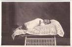 Foto - Baby Kind op Kleed - Antonina 5 maanden, Gebruikt, Ophalen of Verzenden, Foto, Voor 1940