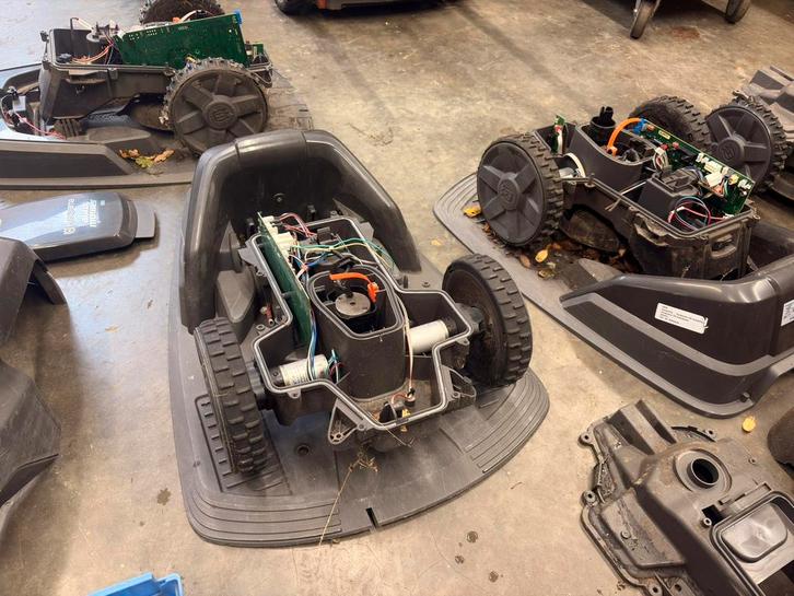 Robotmaaiers voor onderdelen/reparatie, Tuin en Terras, Robotmaaiers, Gebruikt, 20 tot 25 cm, Ophalen