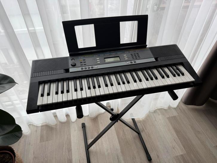 Yamaha YPT-240 keyboard – ideaal voor beginners, Muziek en Instrumenten, Keyboards, Zo goed als nieuw, 61 toetsen, Yamaha, Met standaard