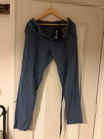 Mooie nieuwe broek beschikbaar voor biedingen