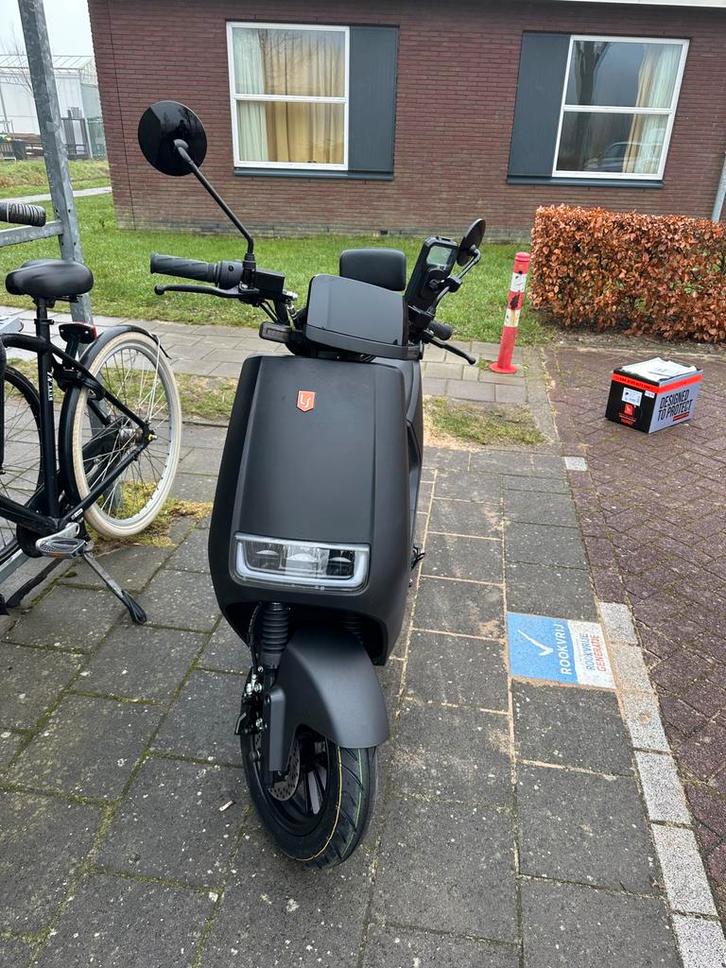 Elektrische E-id S6 Bosch scooter | 2 accu’s | mat zwart, Fietsen en Brommers, Snorfietsen en Snorscooters, Zo goed als nieuw
