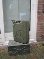 Leger metalen kist + jerrykan., Ophalen