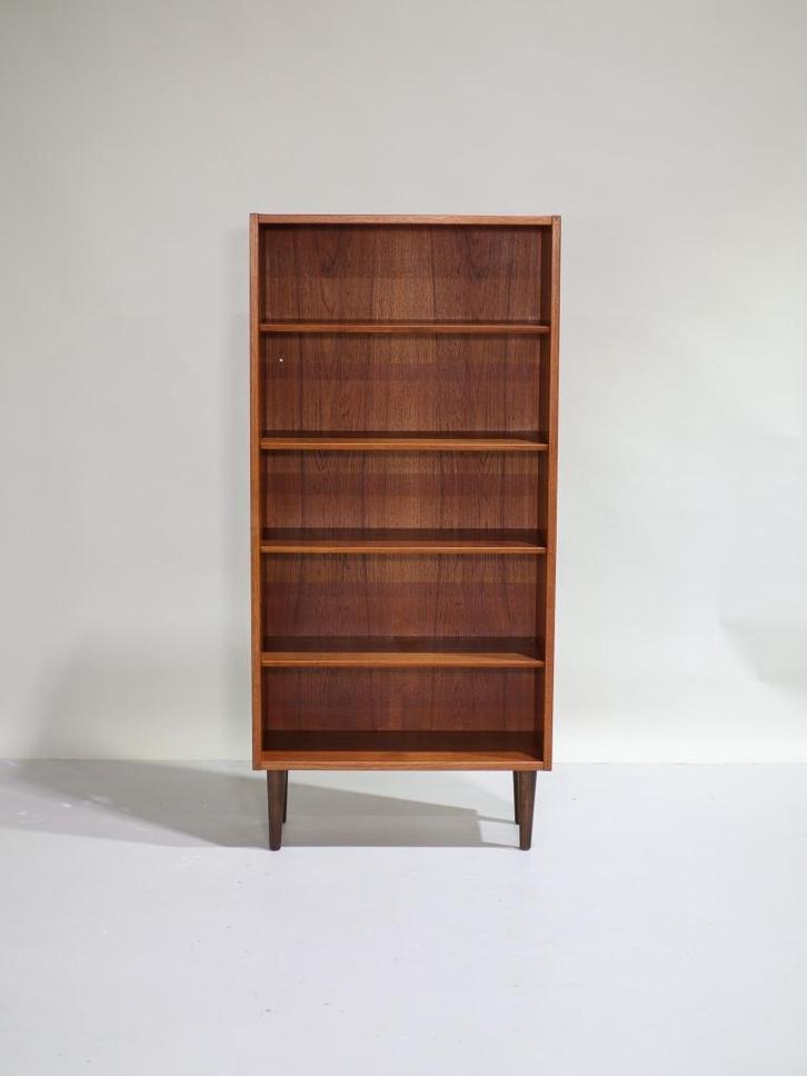 Smalle boekenkast Hundevad Deens vintage teak, Huis en Inrichting, Kasten | Boekenkasten, Zo goed als nieuw, 50 tot 100 cm, 100 tot 150 cm