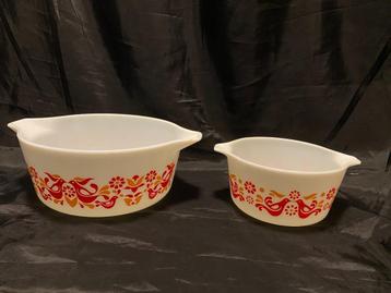 Retro Set van 2 Pyrex Friendschip ovenschalen   beschikbaar voor biedingen